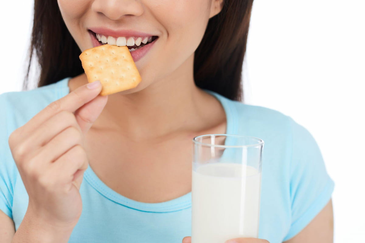 What to Eat and Drink After Teeth Whitening: A Complete Guide